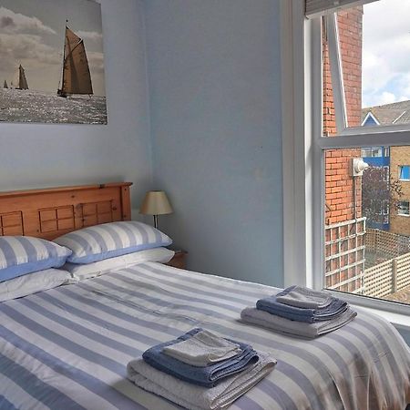 Gray'S Inn Cowes  Bagian luar foto