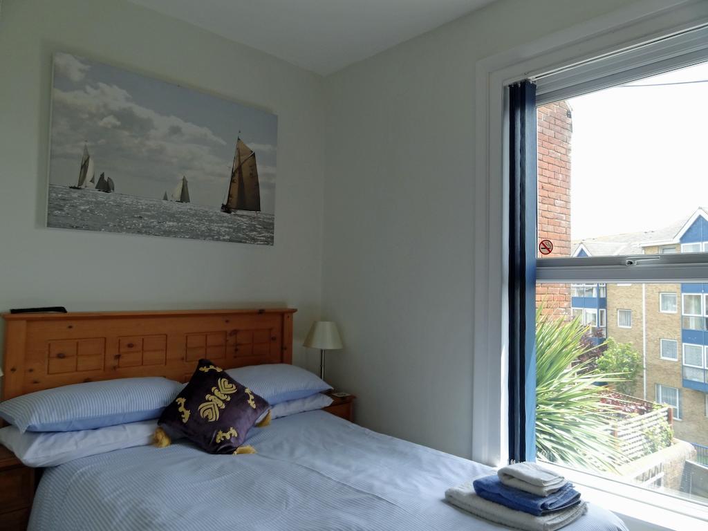 Gray'S Inn Cowes  Bagian luar foto